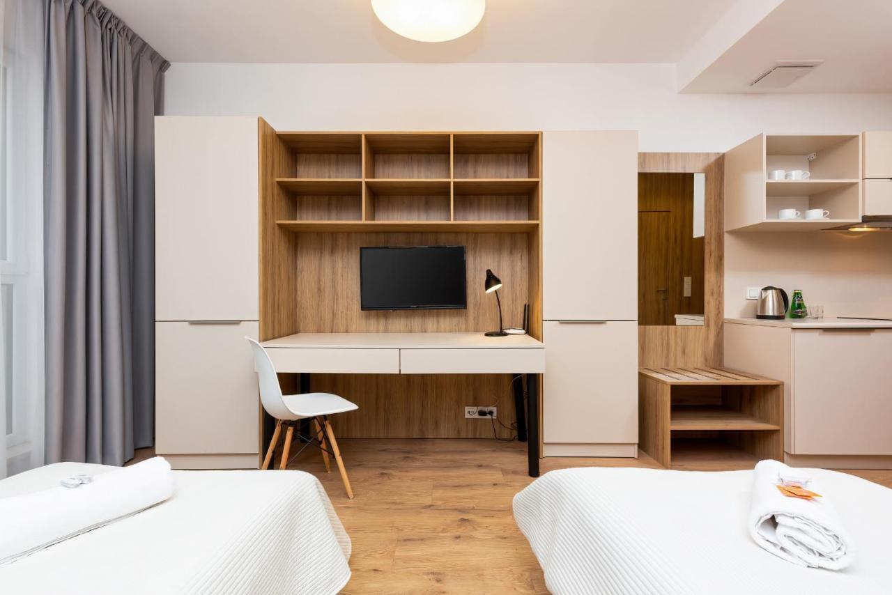 Wolska Residence Apartments With Parking By Noclegi Renters Warschau Exterior foto