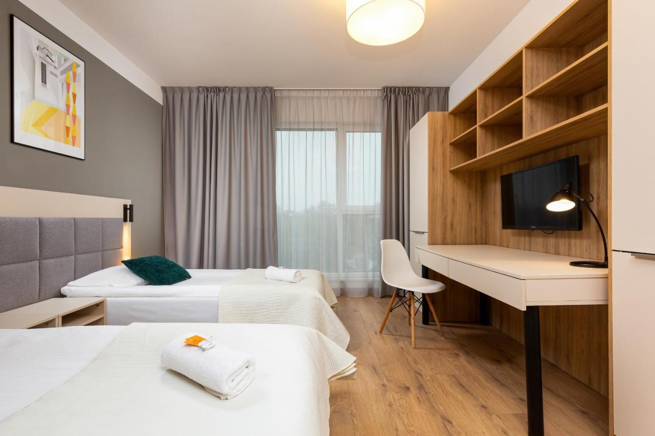 Wolska Residence Apartments With Parking By Noclegi Renters Warschau Exterior foto