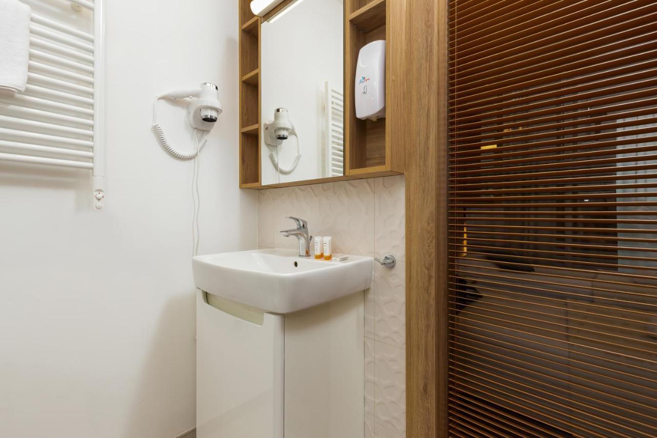 Wolska Residence Apartments With Parking By Noclegi Renters Warschau Exterior foto