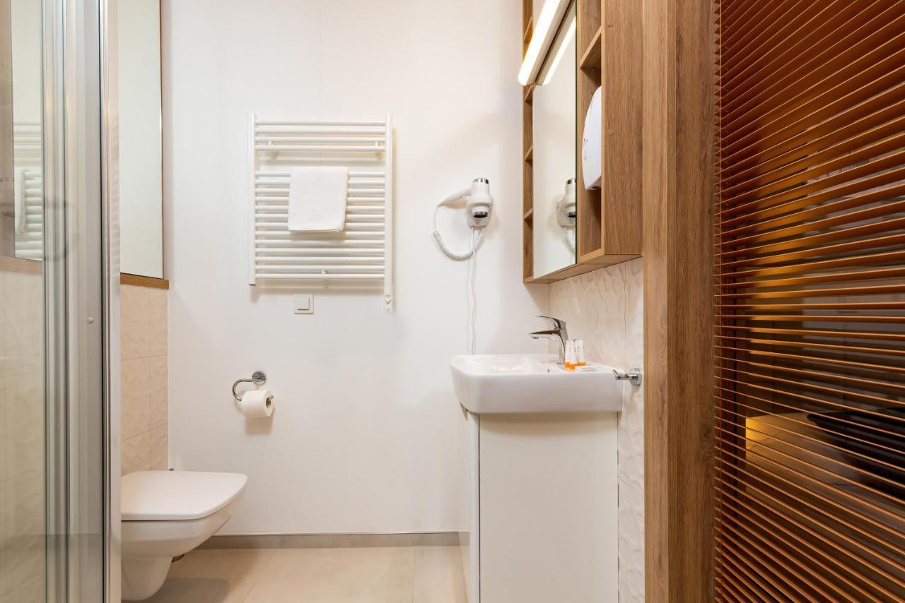Wolska Residence Apartments With Parking By Noclegi Renters Warschau Exterior foto